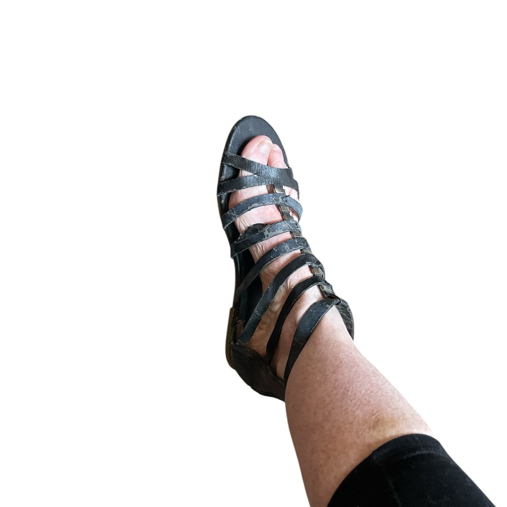 BONGO Black Gladiator Sandals with Crisscross Straps